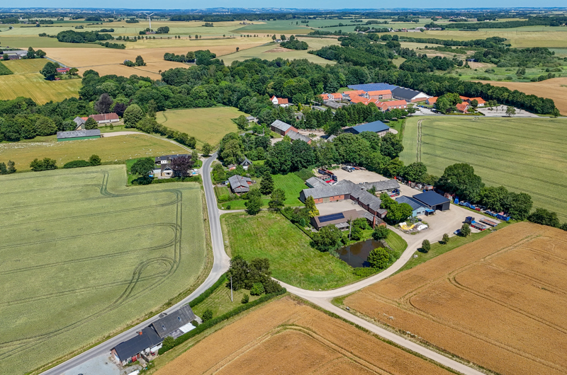 Luftfoto af Urlev på en sommerdag