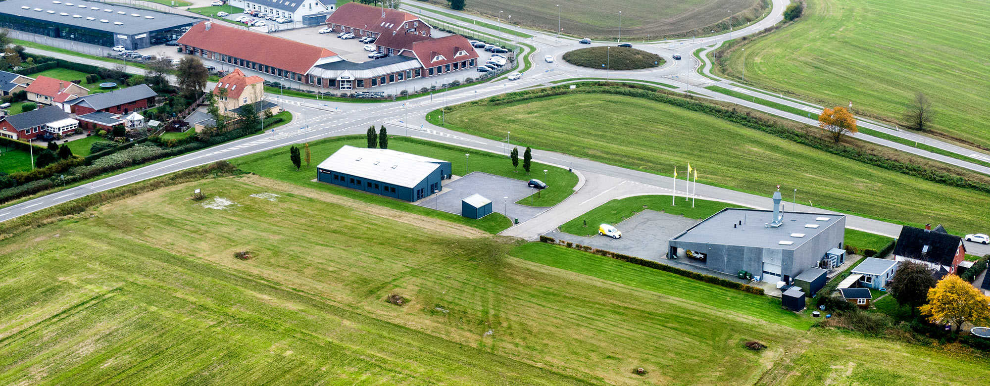 Dronefoto over Erhvervsvej i Daugård