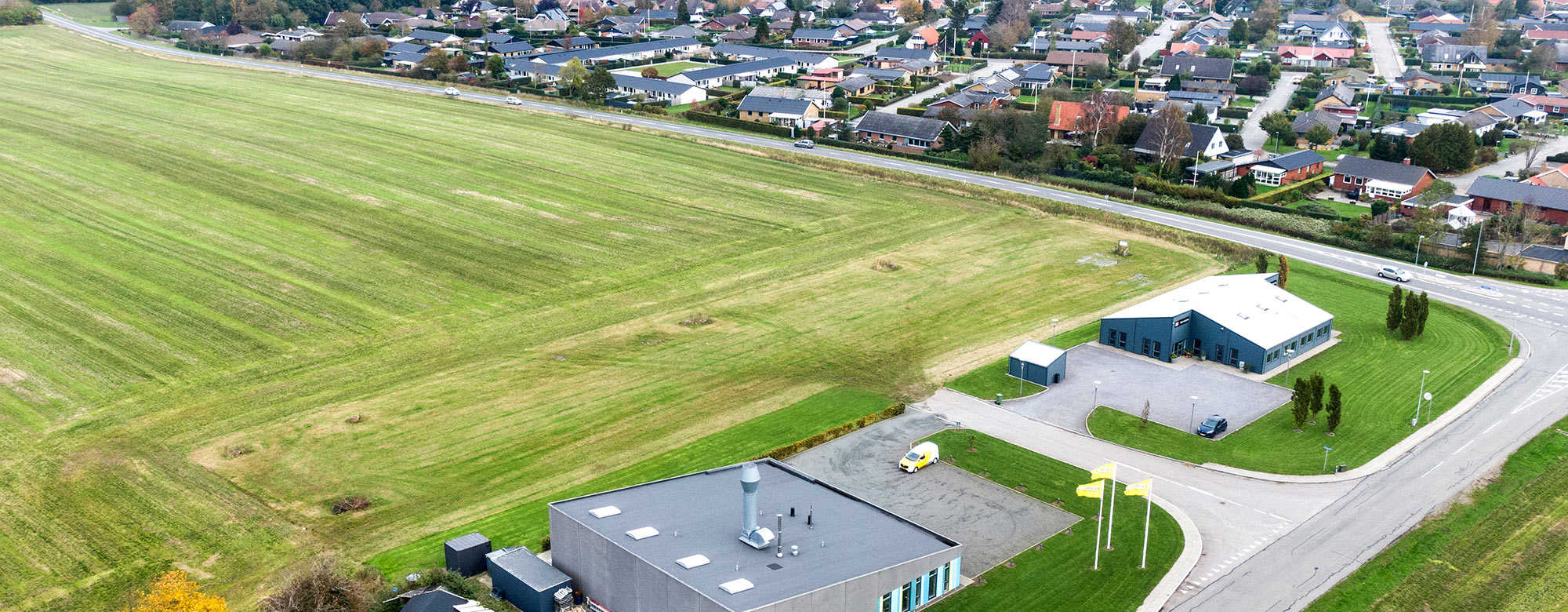 Dronefoto over Erhvervsvej i Daugård