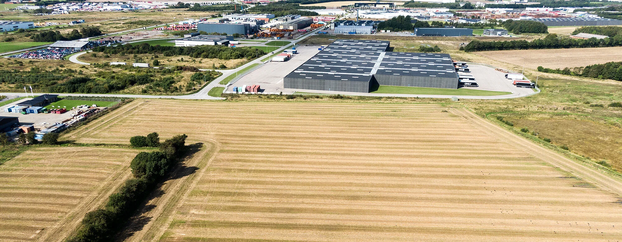 Dronebillede af erhvervsgrund på Glarmestervej i Hedensted