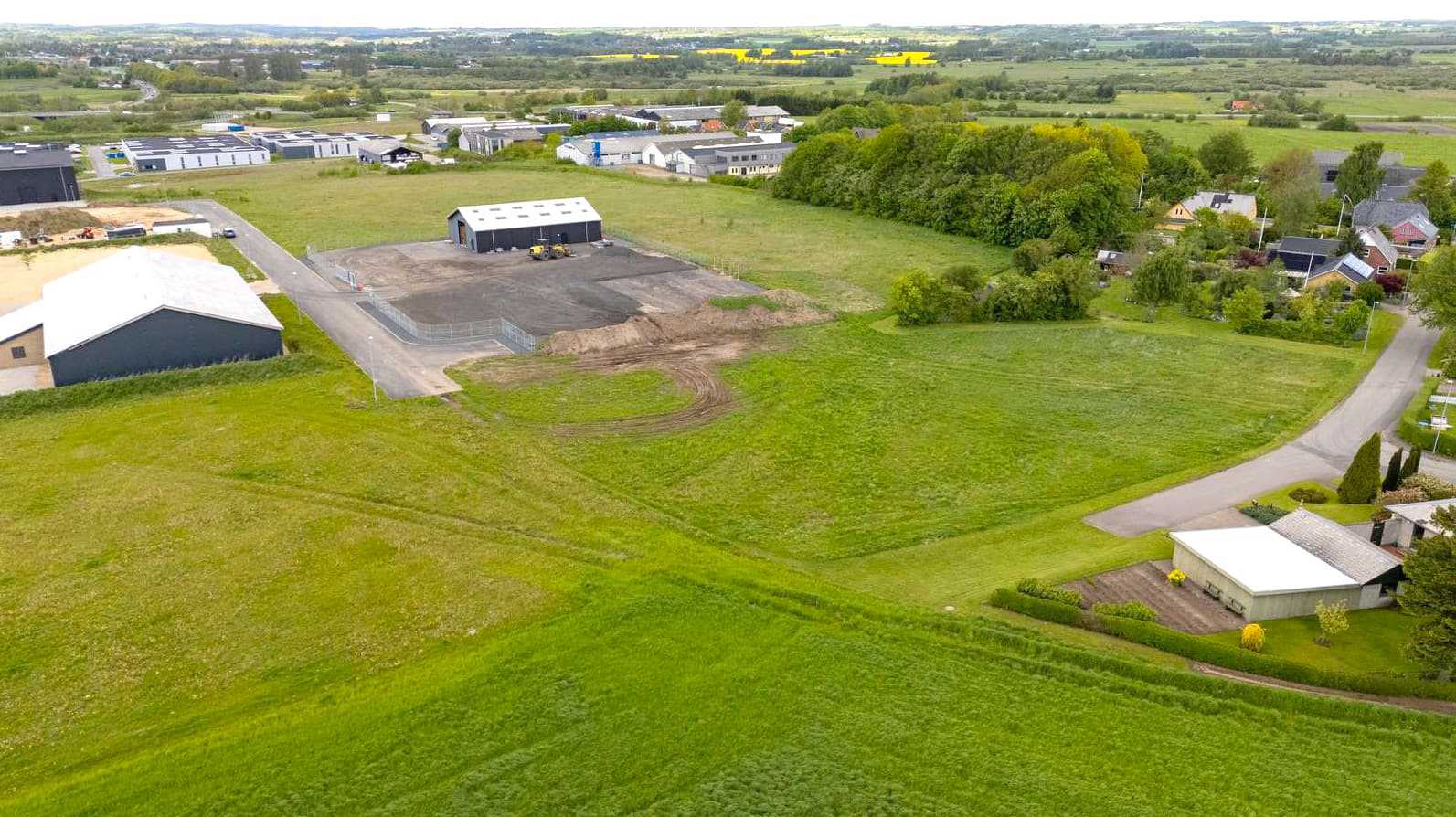 Dronebillede af erhvervsgrund på Erhvervsparken i Ølholm